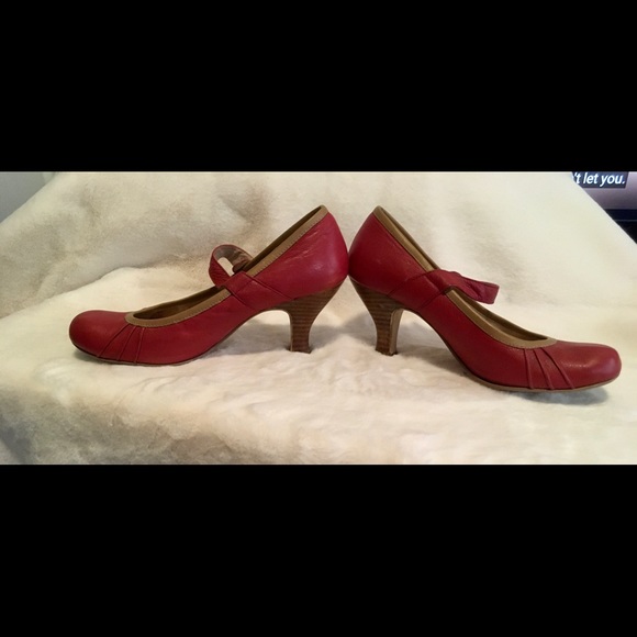 Steve Madden Clasikal Red Heels - Picture 4 of 8